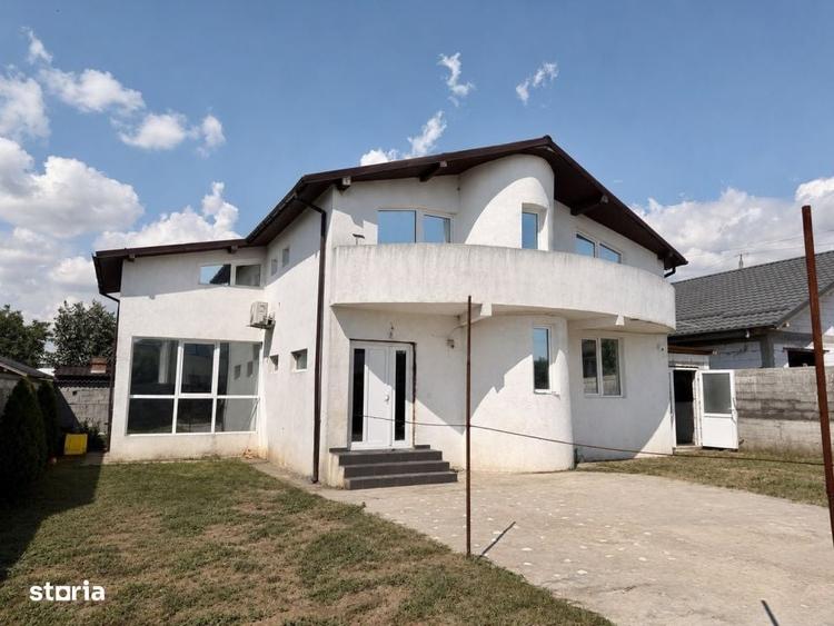 Casă cu 4 camere în Albești
