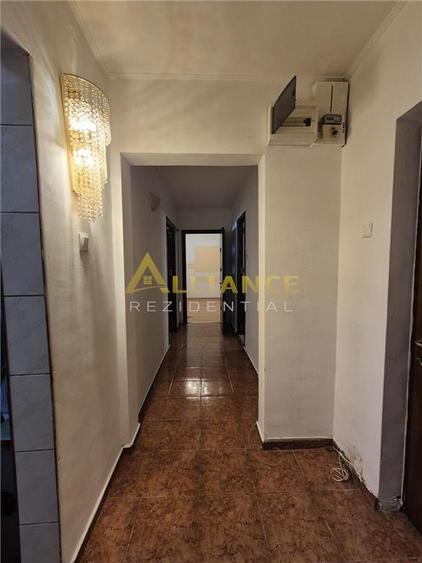 Apartament cu 2 camere decomandat în Titan