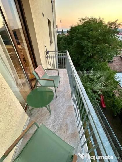 Apartament cu 3 camere semidecomandat în Gruia