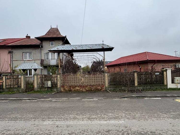 Casă cu 6 camere cu Teren 680 Mp în Domnești