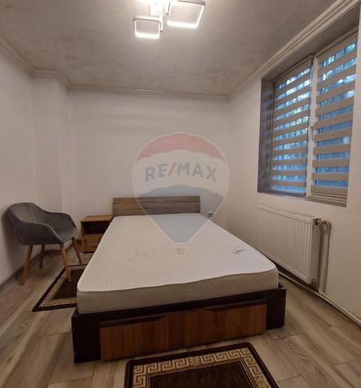 Apartament cu 3 camere decomandat, mobilat în Teiul Doamnei
