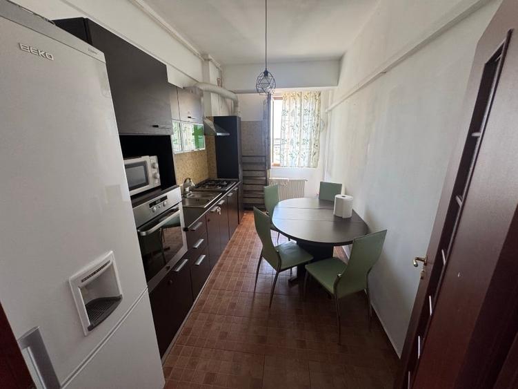 Apartament cu 2 camere decomandat, mobilat în Central
