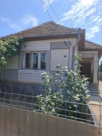 Casă cu 2 camere în Medieșu Aurit