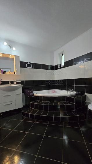 Casă cu 4 camere cu Teren 250 Mp în Popești-Leordeni
