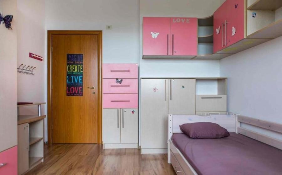 Apartament cu 3 camere decomandat în Tineretului