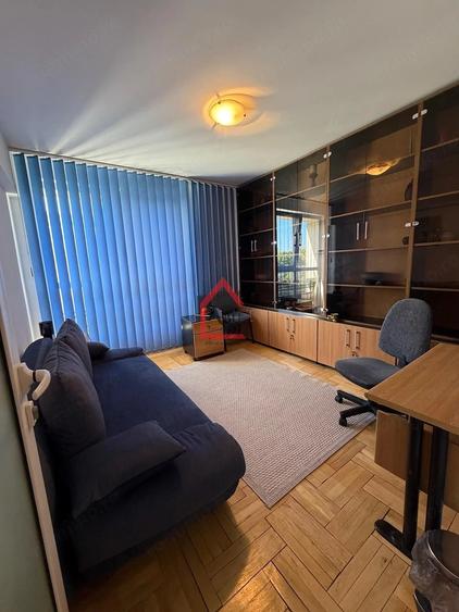 Apartament cu 3 camere decomandat în Filiași