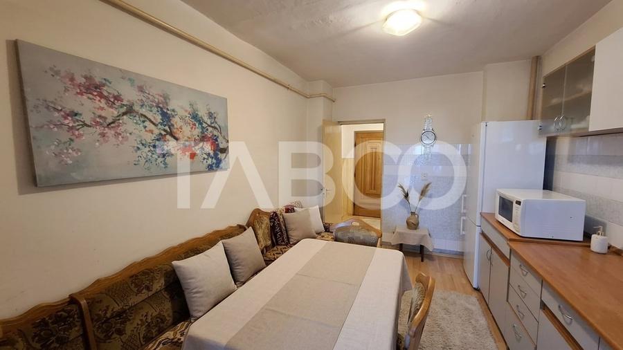 Apartament cu 4 camere semidecomandat, mobilat în Turnișor
