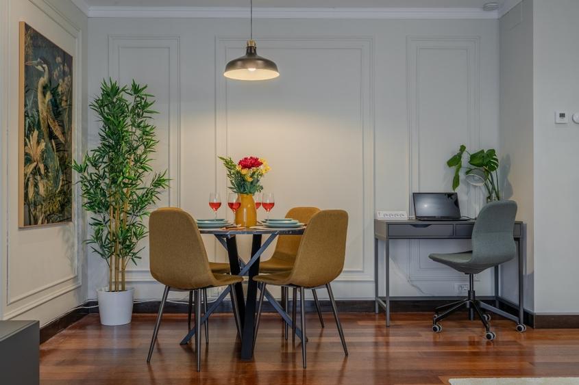 Apartament cu 2 camere decomandat, mobilat în Arcul de Triumf