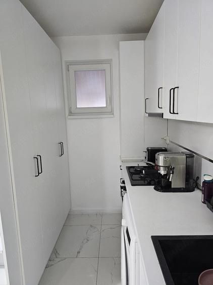 Apartament cu 3 camere semidecomandat în Florești