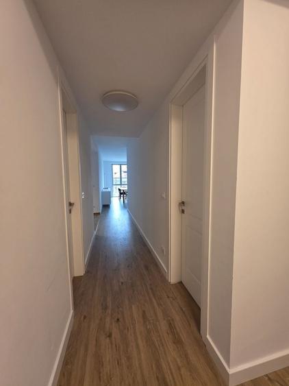 Apartament cu 3 camere în P-ța Universității
