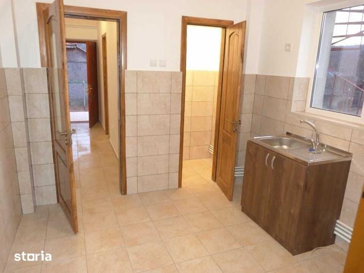 Casă cu 4 camere cu Teren 2100 Mp în Ludești