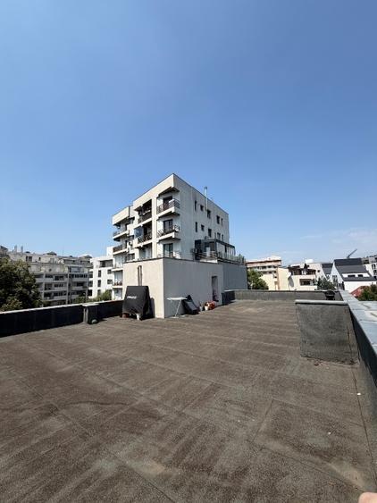 Apartament cu 5 camere nedecomandat în Herăstrău