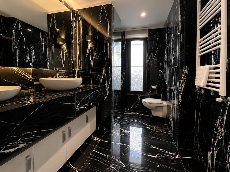 Duplex cu 7 camere cu Canalizare în Nord