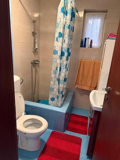 Casă individuală cu 4 camere cu Canalizare în Utvin