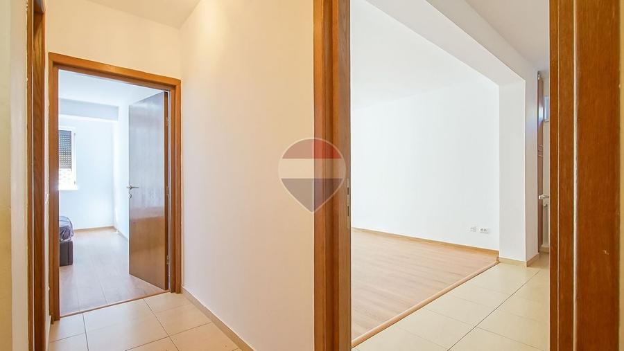 Apartament cu 2 camere decomandat în Tractorul