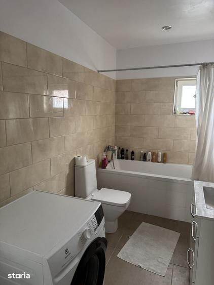 Casă cu 6 camere cu Teren 1500 Mp în Girov