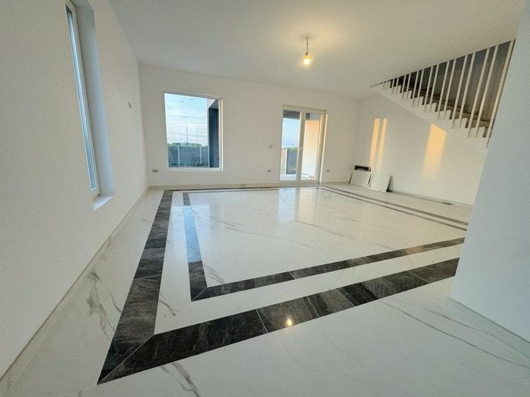 Duplex cu 4 camere cu Canalizare în Remetea Mare