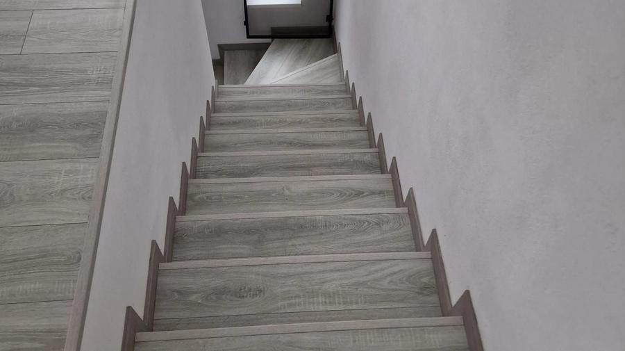 Duplex cu 3 camere cu Canalizare în Ulmi