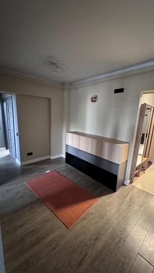 Apartament cu 4 camere decomandat, mobilat în Nicolina