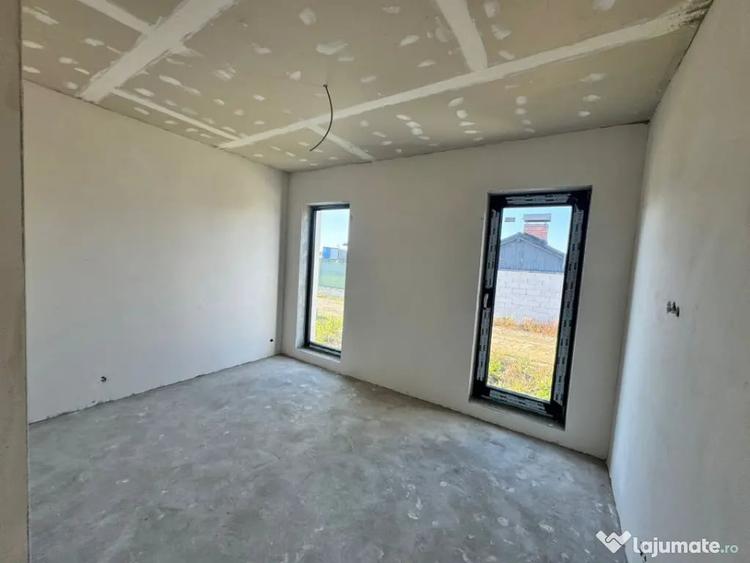 Casă cu 4 camere cu Teren 475 Mp în Mocira