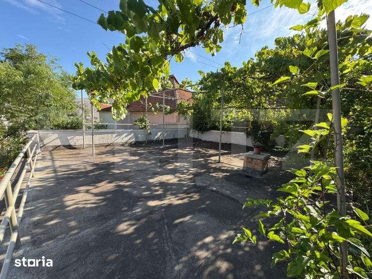 Casă cu 6 camere cu Teren 700 Mp în 700