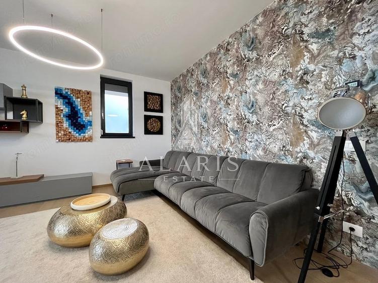 Apartament cu 4 camere semidecomandat în Badea Cârțan