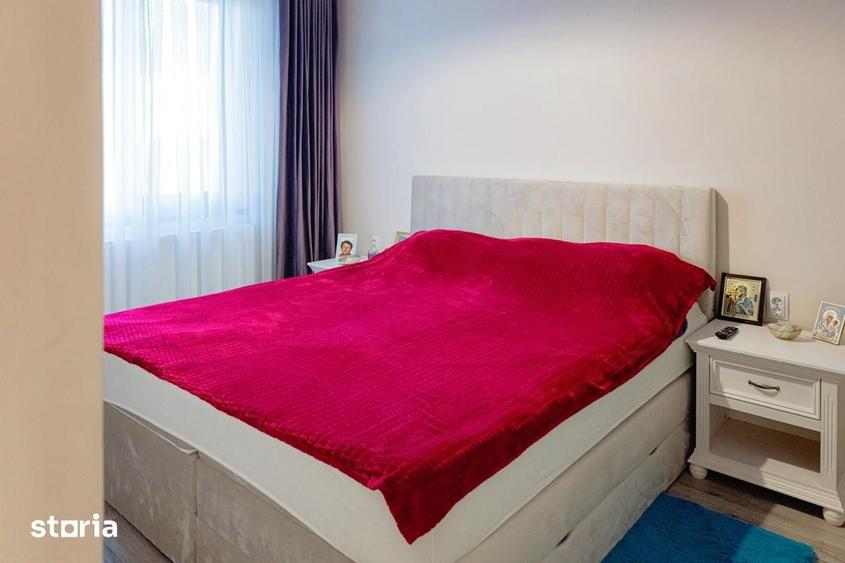 Casă cu 9 camere cu Teren 6600 Mp în Sânmartin