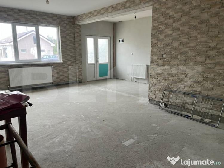 Casă cu 7 camere cu Teren 564 Mp în Central
