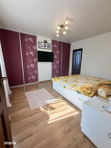 Apartament cu 4 camere semidecomandat în Ghiroda
