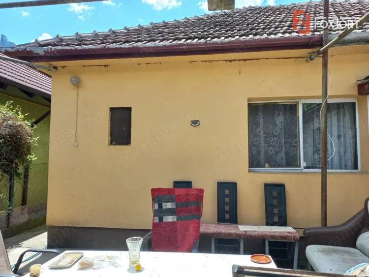Casă cu 6 camere cu Teren 489 Mp în Plopi