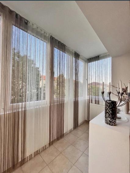 Apartament cu 3 camere decomandat în Lipovei