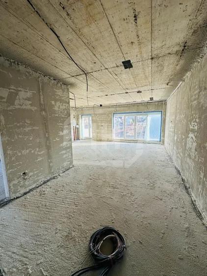 Apartament cu 4 camere semidecomandat în Europa
