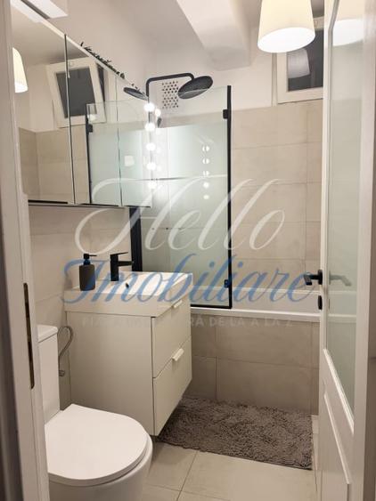 Apartament cu 3 camere semidecomandat în Horea