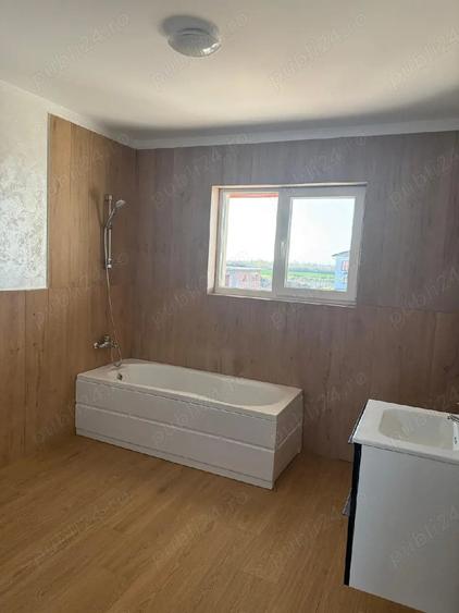 Casă cu 6 camere cu Teren 325 Mp în Dumbrăvița