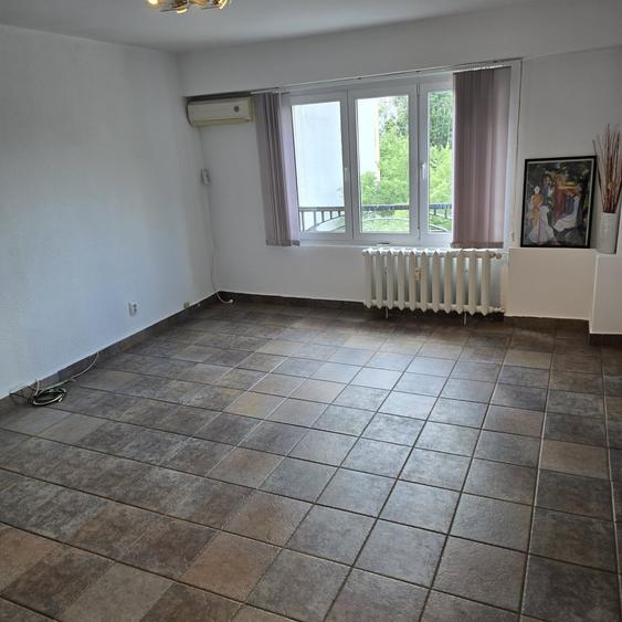 Garsonieră decomandată în Matei Voievod