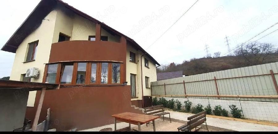 Casă cu 4 camere cu Teren 390 Mp în Florești
