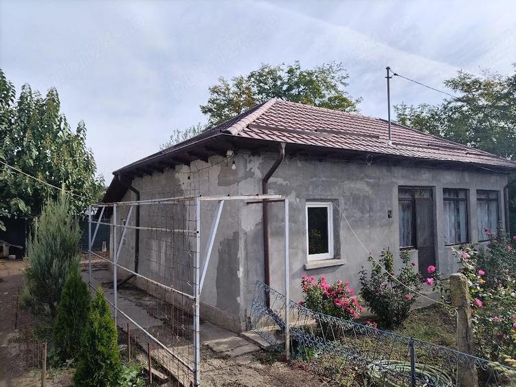 Casă cu 6 camere cu Teren 1000 Mp în Turnu Măgurele