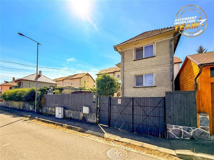 Casă individuală cu 3 camere cu Canalizare în Simeria