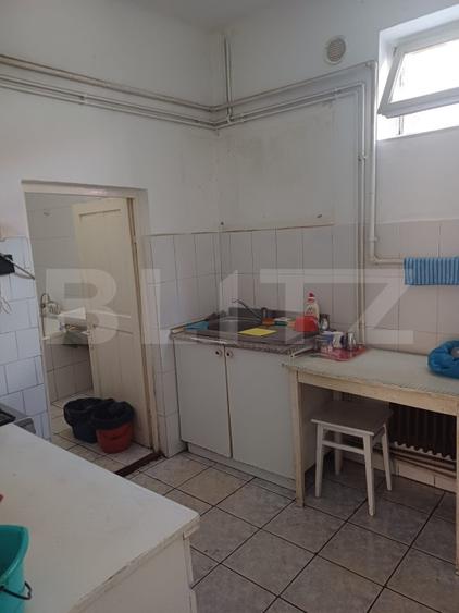 Casă individuală cu 6 camere cu Canalizare în Iris