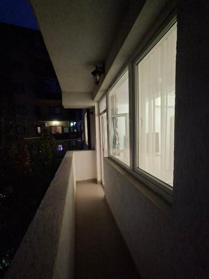 Apartament cu 2 camere decomandat, mobilat în Roșu