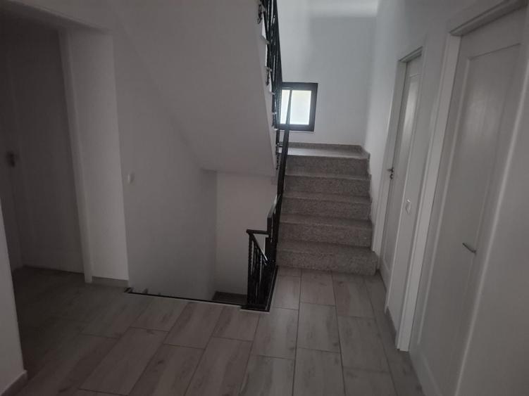 Casă cu 4 camere cu Teren 400 Mp în Central