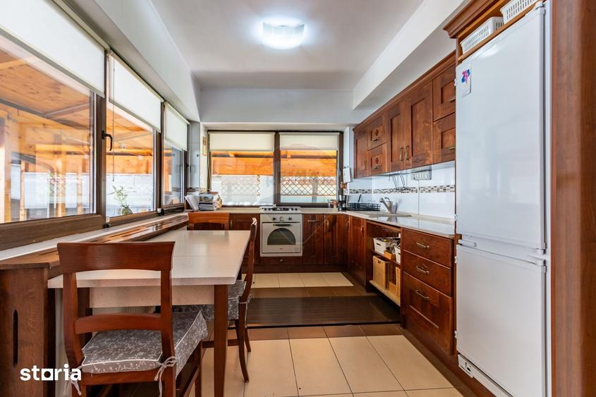 Casă cu 6 camere cu Teren 490 Mp în Giurgiului