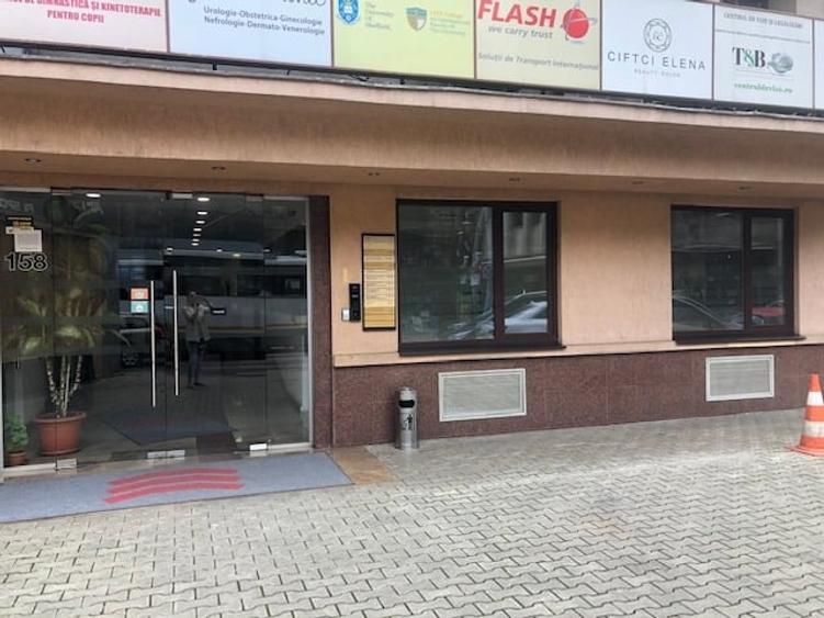 Birou, de 35 mp, în Universitate