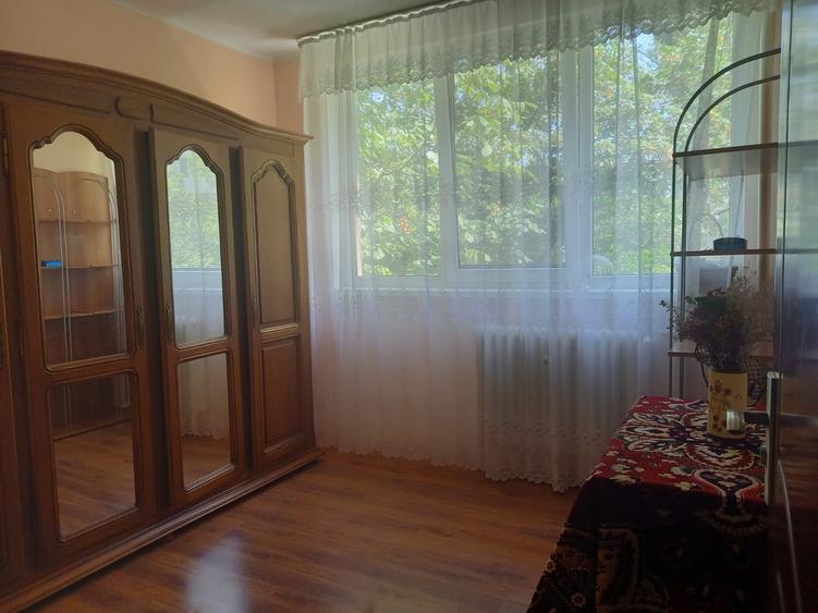 Apartament cu 4 camere semidecomandat în Drumul Taberei