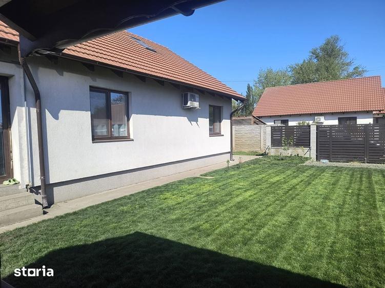 Casă cu 4 camere cu Teren 433 Mp în Sânmihaiu Român
