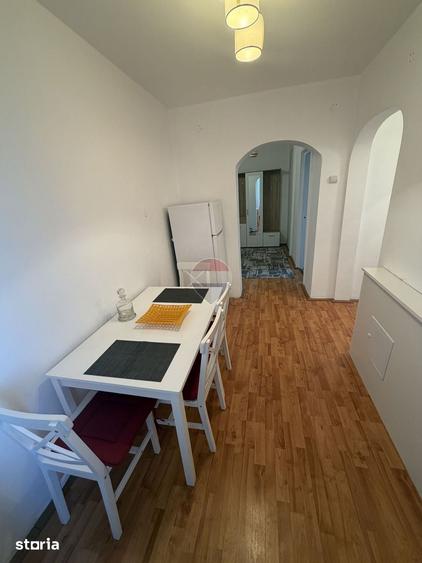 Apartament cu 2 camere decomandat în Calea București