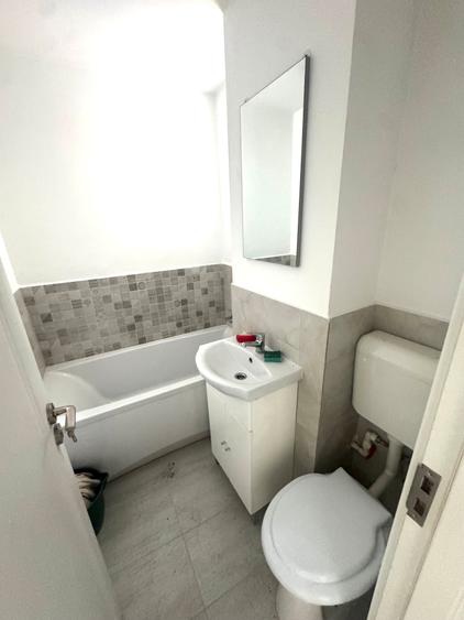 Apartament cu 3 camere semidecomandat în Titan