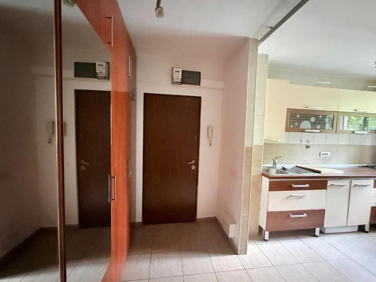 Apartament cu 3 camere semidecomandat în Drumul Taberei