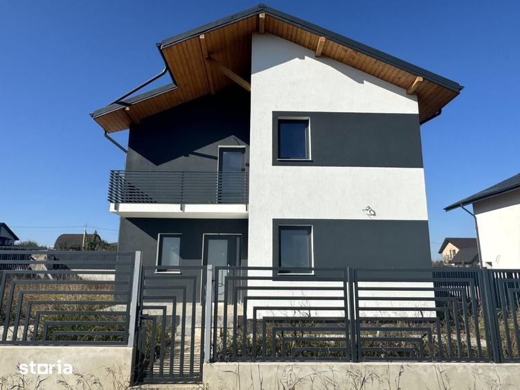 Casă cu 4 camere cu Teren 470 Mp în Rediu