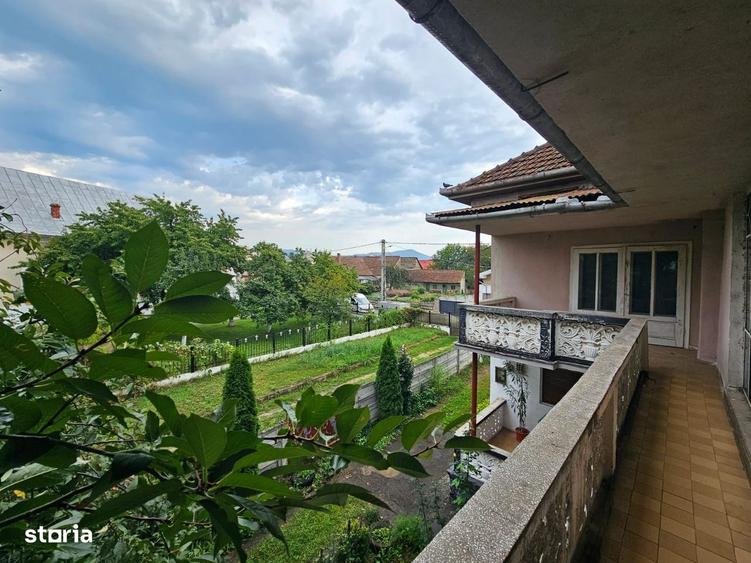 Casă cu 4 camere în Central
